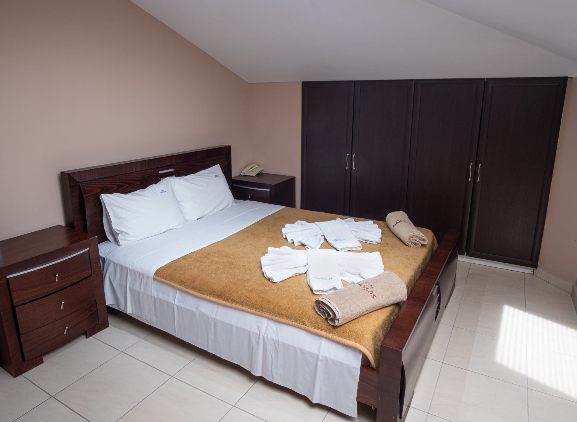 Tiara Holidays - Hotel Dionysos - three-bedroom apartment - bedroom 1